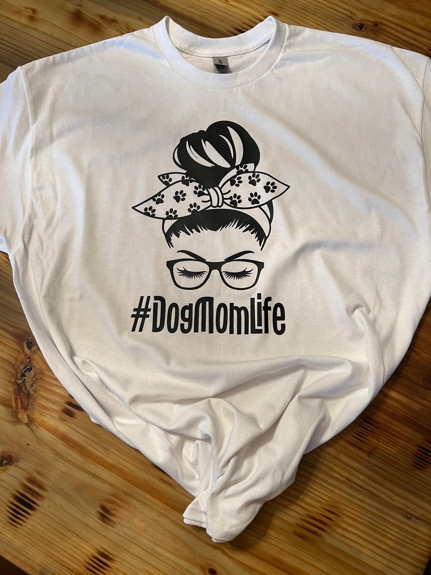T-Shirt White Heat Transfer "#Dog Mom Life" Screenprint