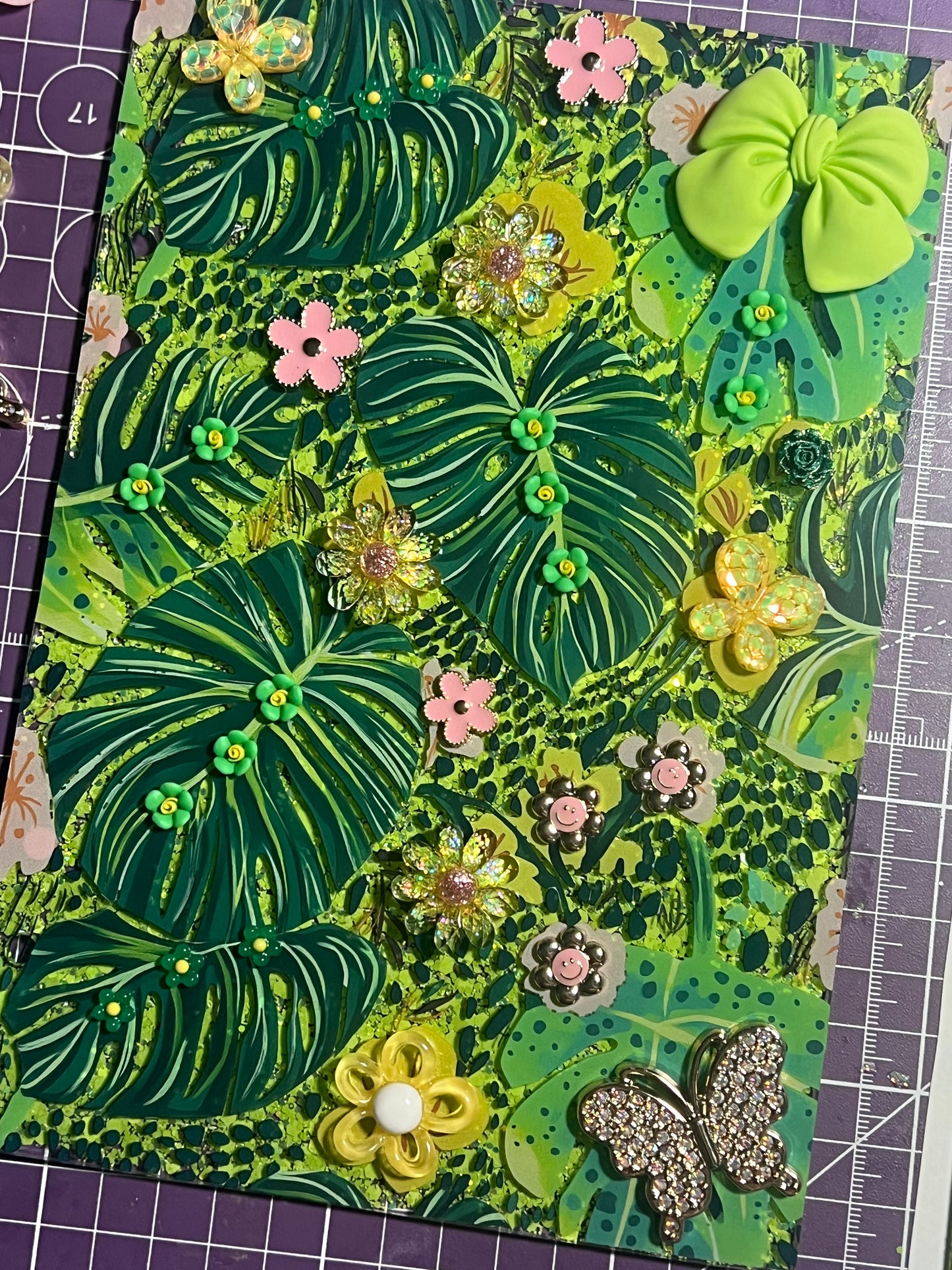 Planner A5 Tropical Greenery w embellishments.