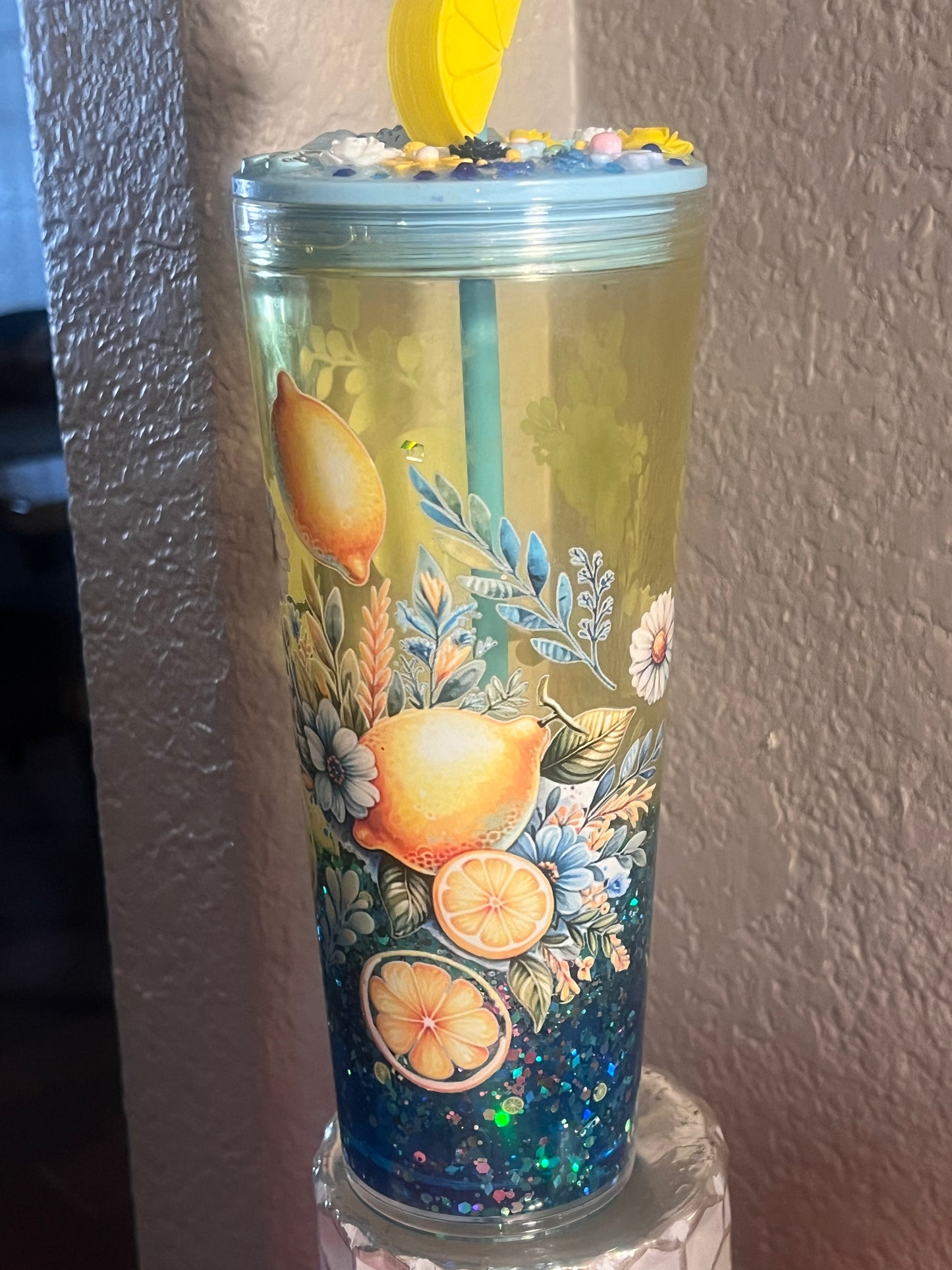 SALE. 24oz Lemon Lava Snow Globe acrylic with yellow glitter, blk lid w daisy vinyl