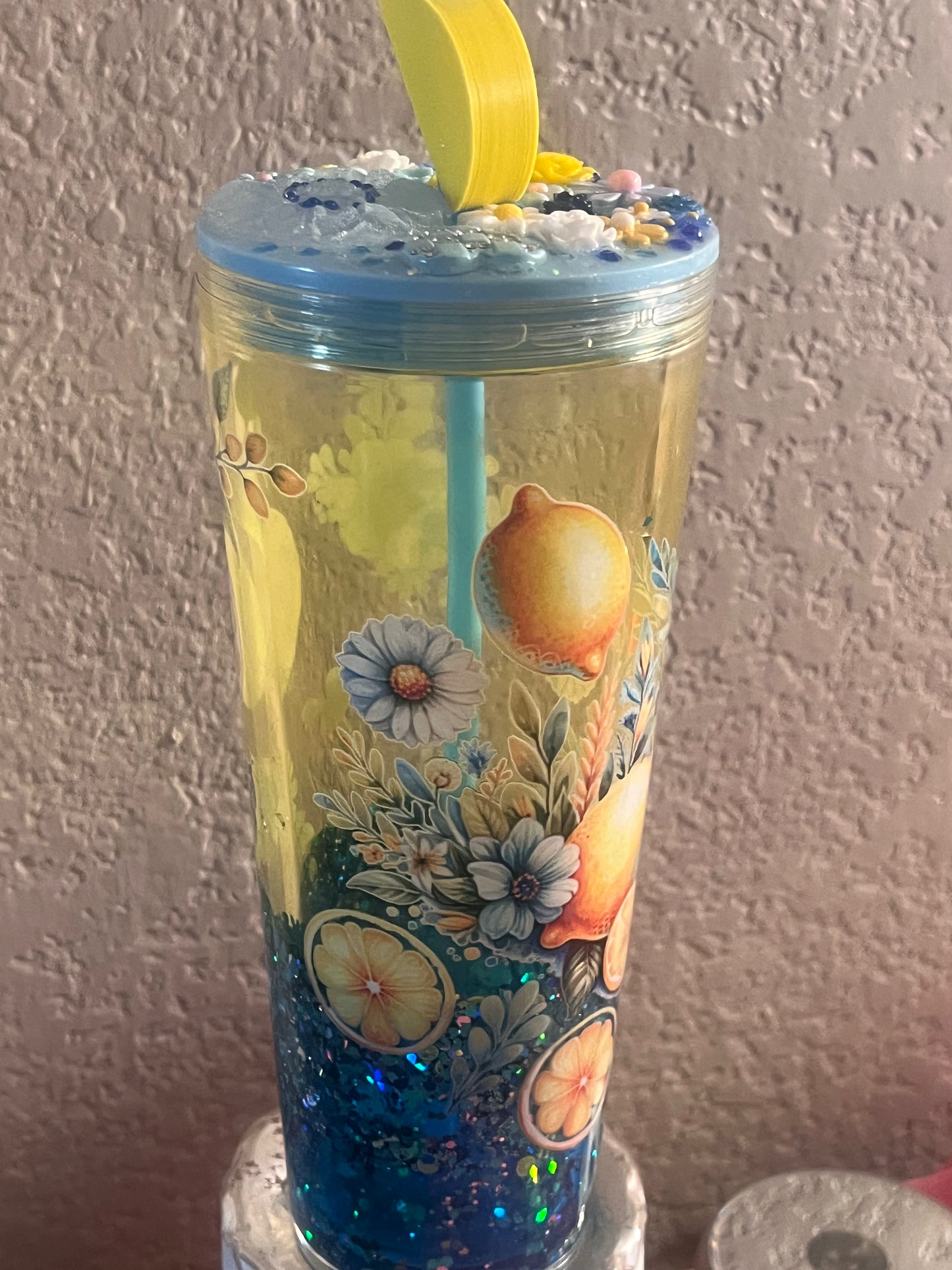 SALE. 24oz Lemon Lava Snow Globe acrylic with yellow glitter, blk lid w daisy vinyl