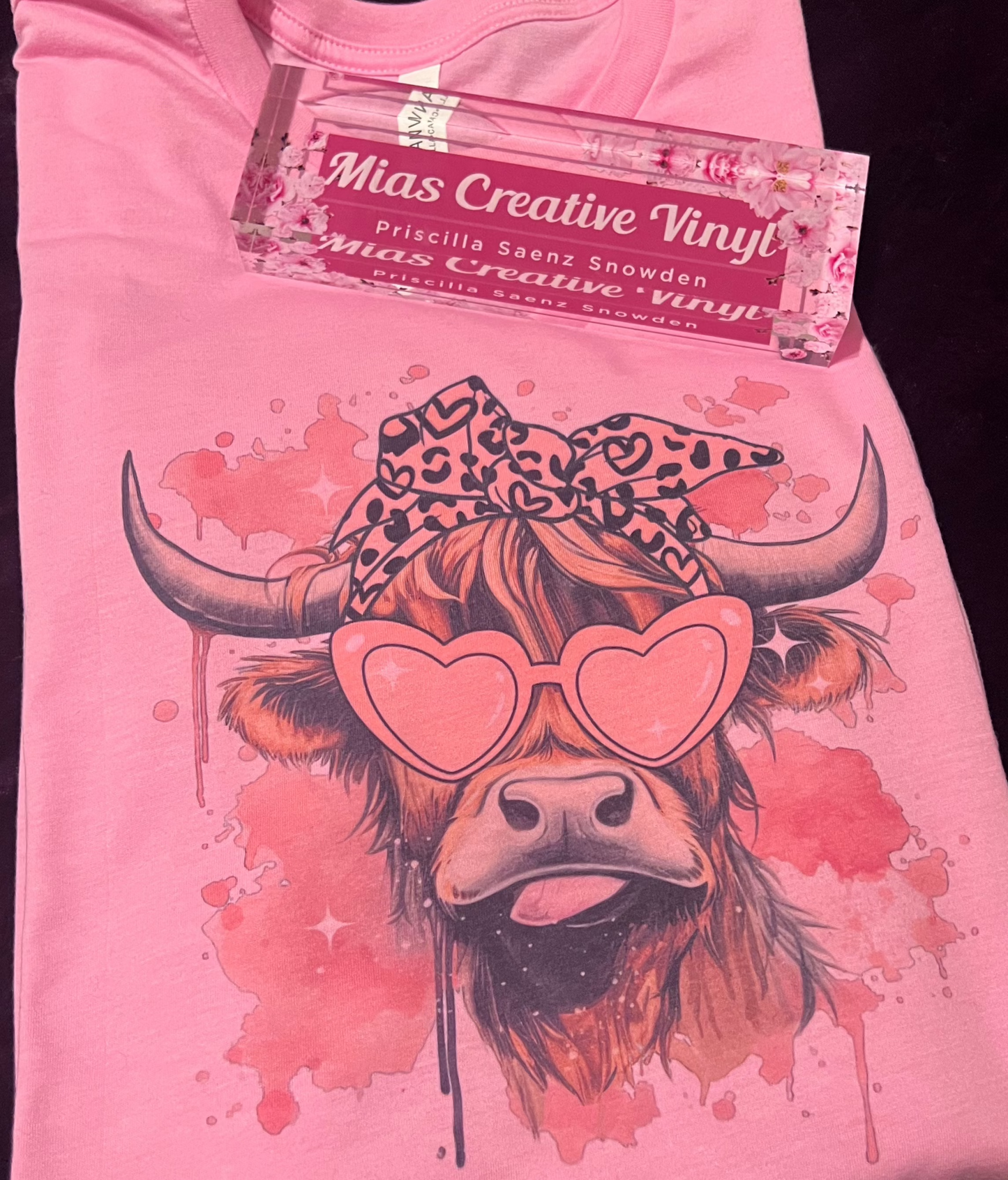 Highland Cow w Leopard bow and Heart Glasses printed on Pink T-shirt NEW