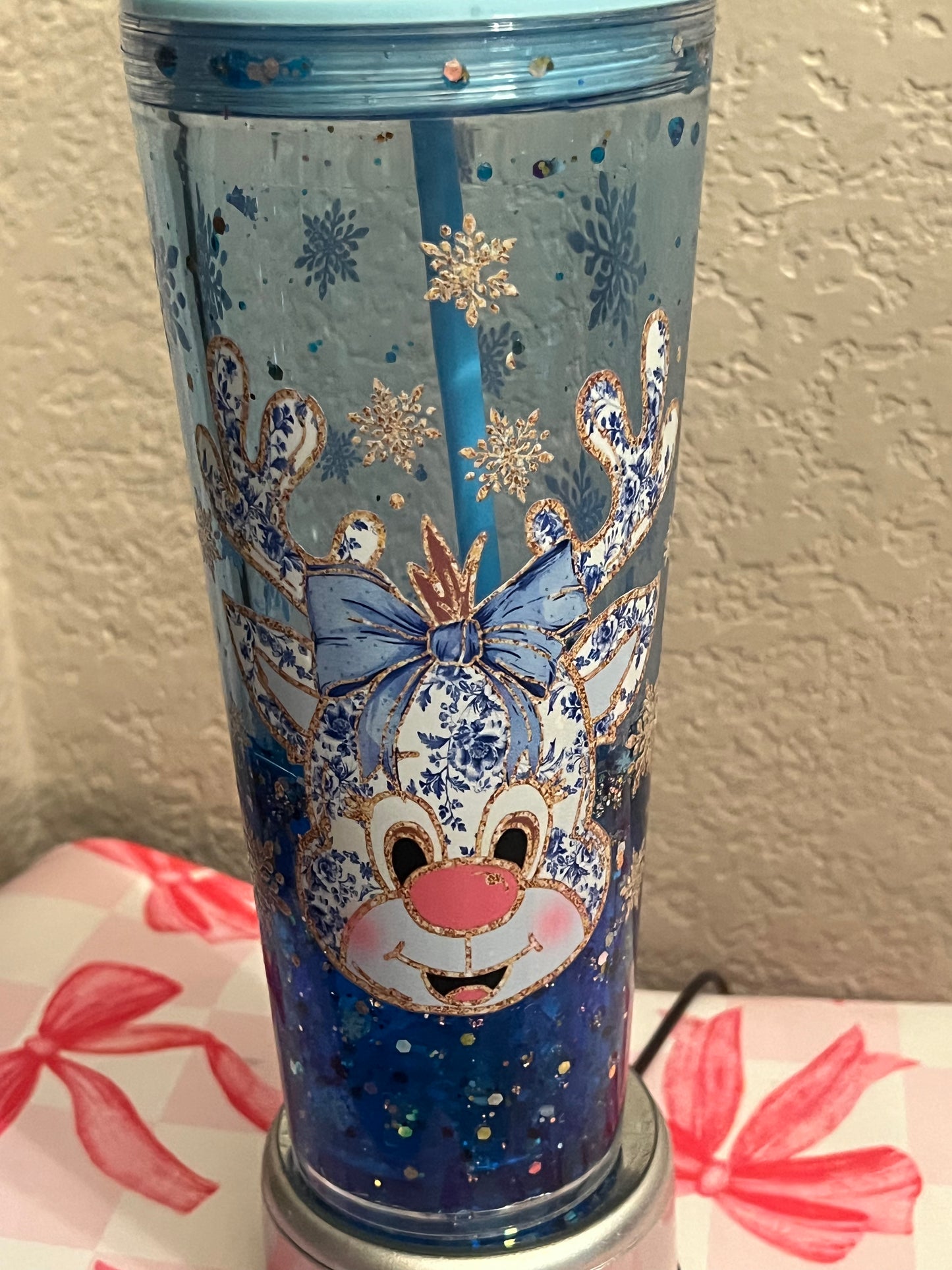 24oz Glow in the dark Santa Tumbler. Pink rhinestone lid. (Copy)